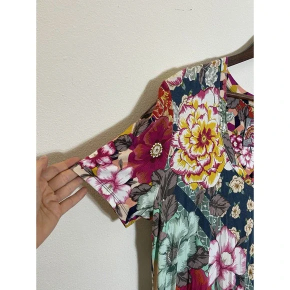 JOHNNY WAS Nellie Favorite S/S Multicolor Floral V-Neck Swing Tee Size L - Picture 8 of 13